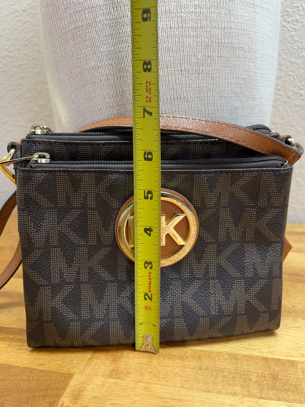 Michael Kors Fulton MK Logo Crossbody Swing Pack Brown - Picture 9 of 9